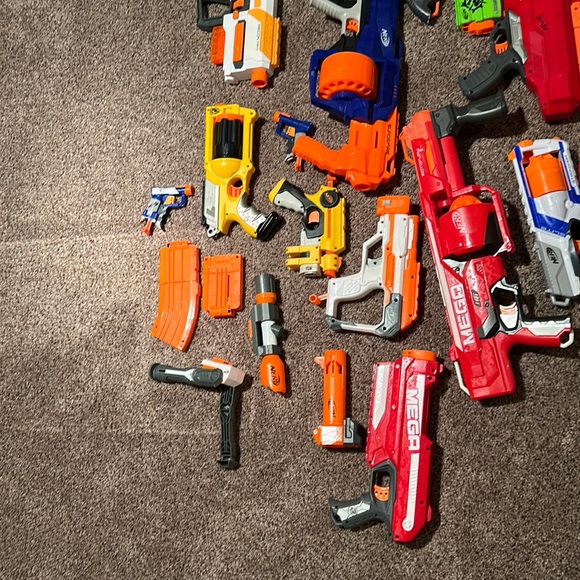 Variety of 21 nerf guns ranging sizes and make with some attachments and mags - Picture 3 of 6